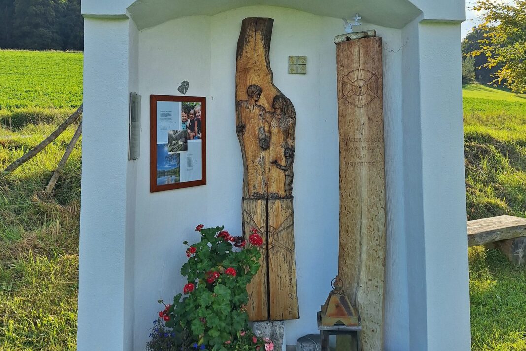 Friedenswallfahrt der Landvolkbewegung Der Bruder-Klaus-Bildstock in Großhöbing bei Greding.