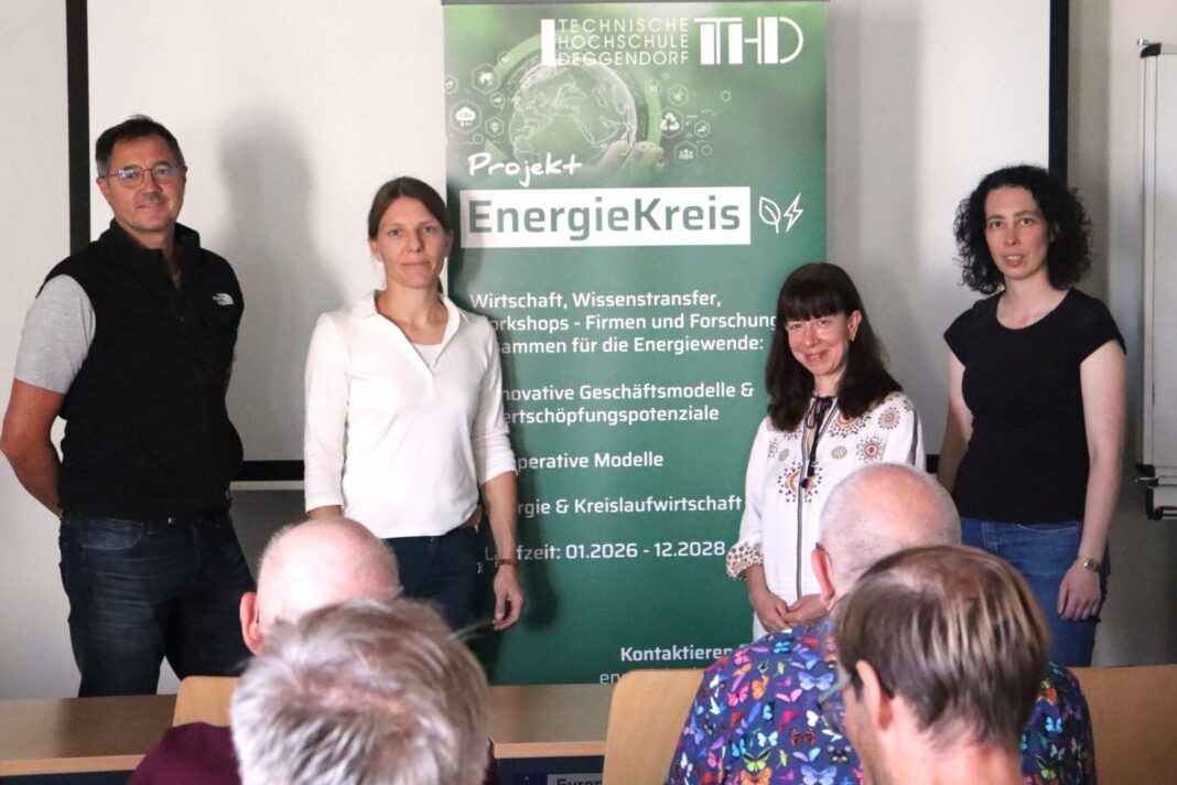 Günstige Alternative und Jobmotor Bild (THD): Einen Beitrag zur Energiezukunft lieferte die Erwachsenen-Uni am European Campus der Technischen Hochschule Deggendorf (THD). Bei der kostenfreien Veranstaltung informierte der EnergieKrei