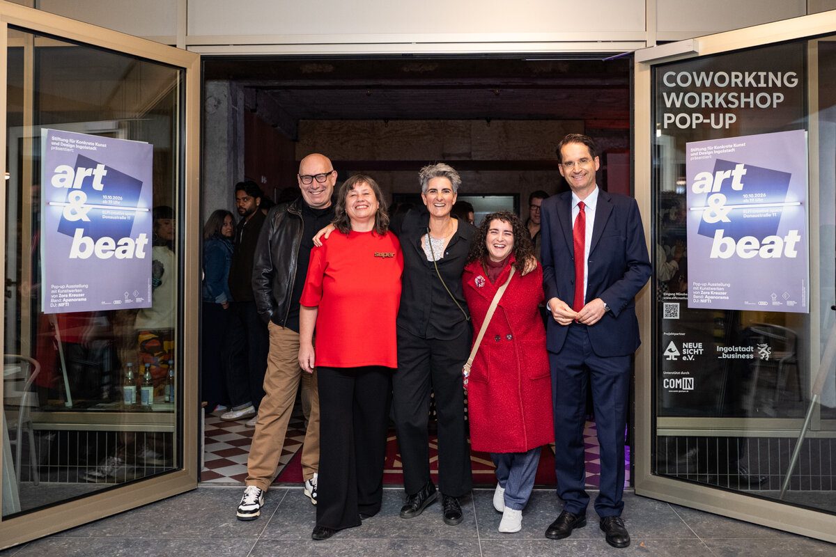 Bild vergrößern: Oberbürgermeister Michael Kern (r.) bei der Eröffnung des ELFI Creative Space