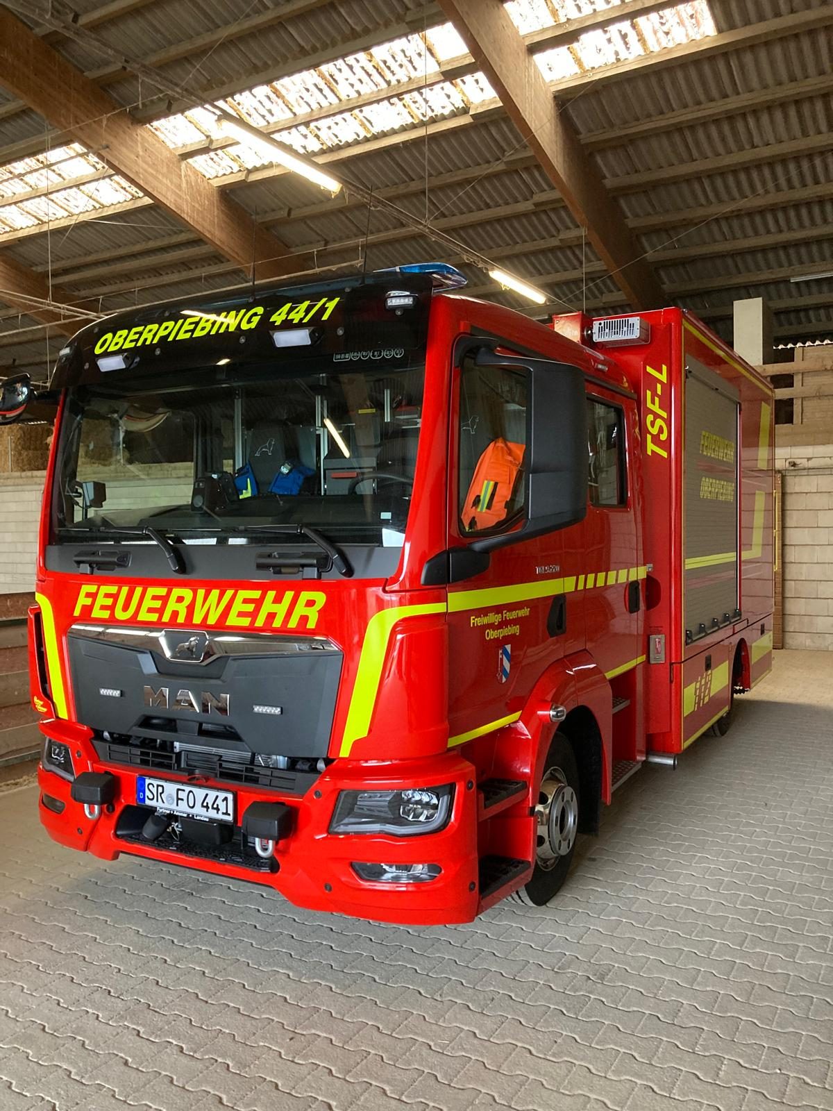 Neues TSF-Logistik für die Feuerwehr Oberpiebing eingeweiht