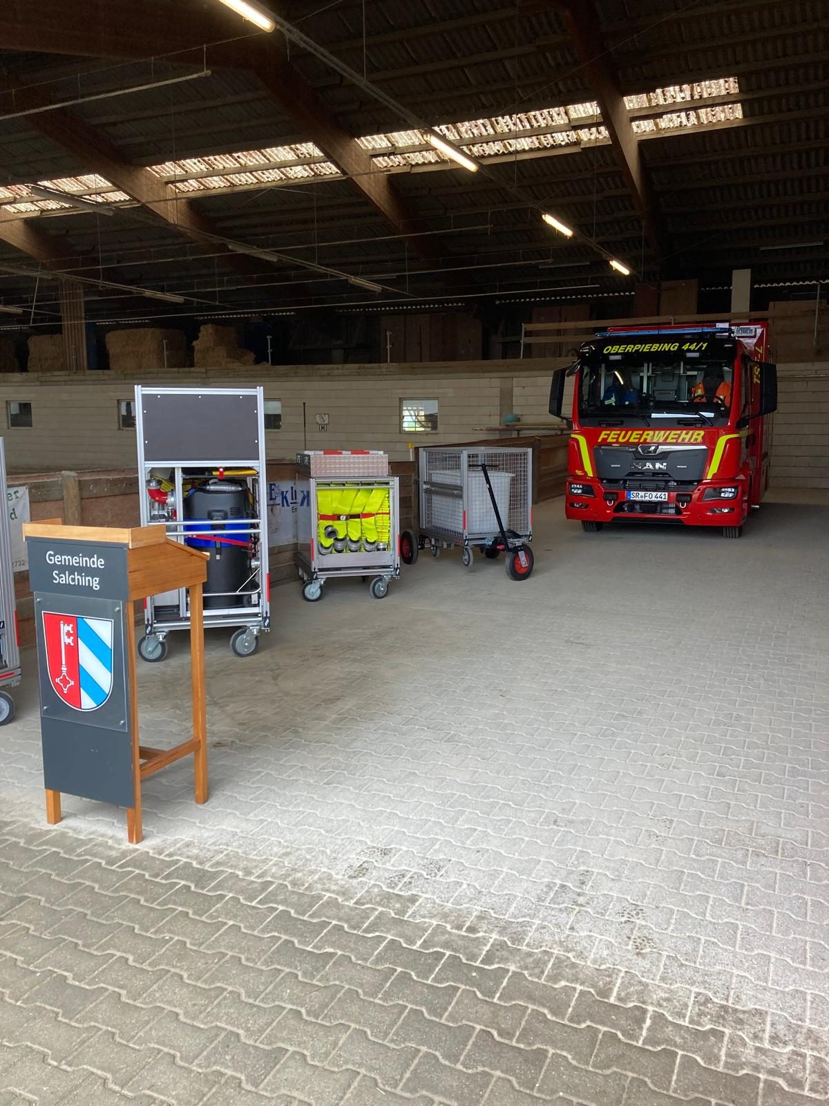 Neues TSF-Logistik für die Feuerwehr Oberpiebing eingeweiht