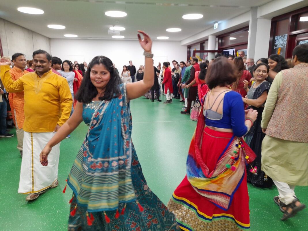Indisches Lichterfest Diwali erstmals im Burghauser Stadtsaal Stadt Burghausen: Indisches Lichterfest Diwali erstmals im Burghauser Stadtsaal - Karten bis 4. November
