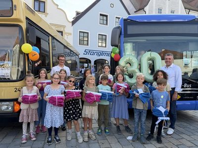 Stadtbus zeichnet Gewinnerinnen und Gewinner des Malwettbewerbs aus Stadtbus zeichnet Gewinnerinnen und Gewinner des Malwettbewerbs aus