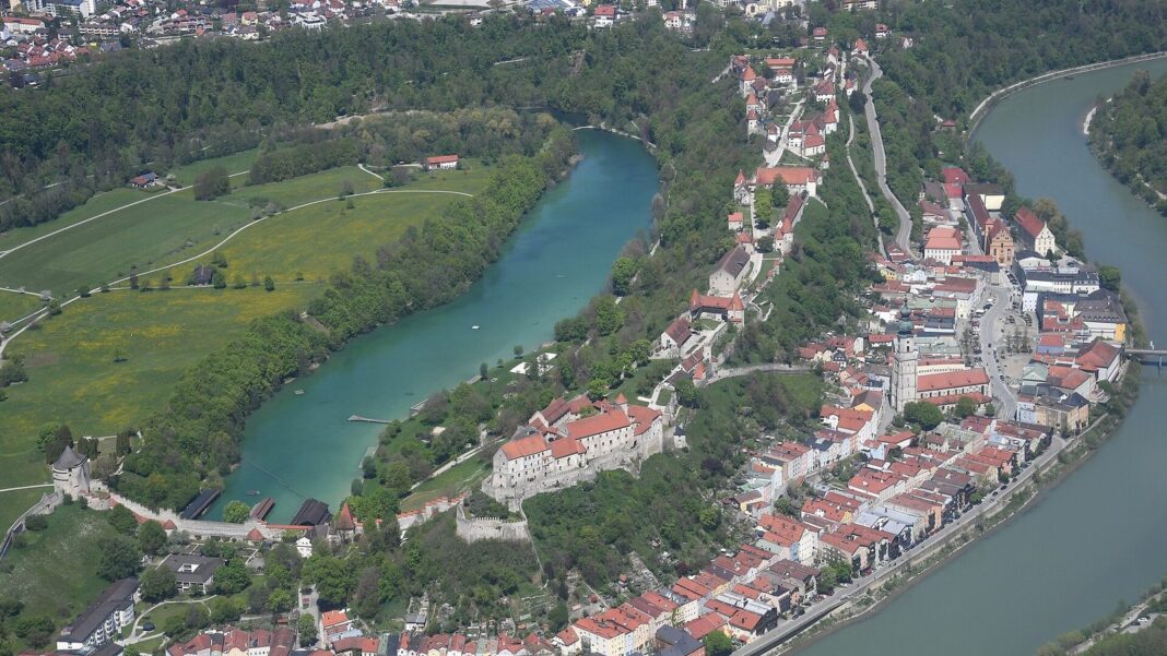 Aerial image of Burghausen Castle