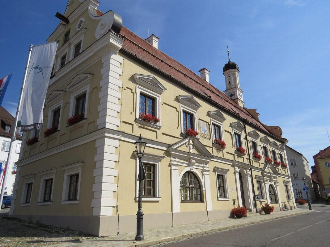 Wegepaten tauschen sich in Friedberg aus Friedberg, AIC - Rathaus v SW