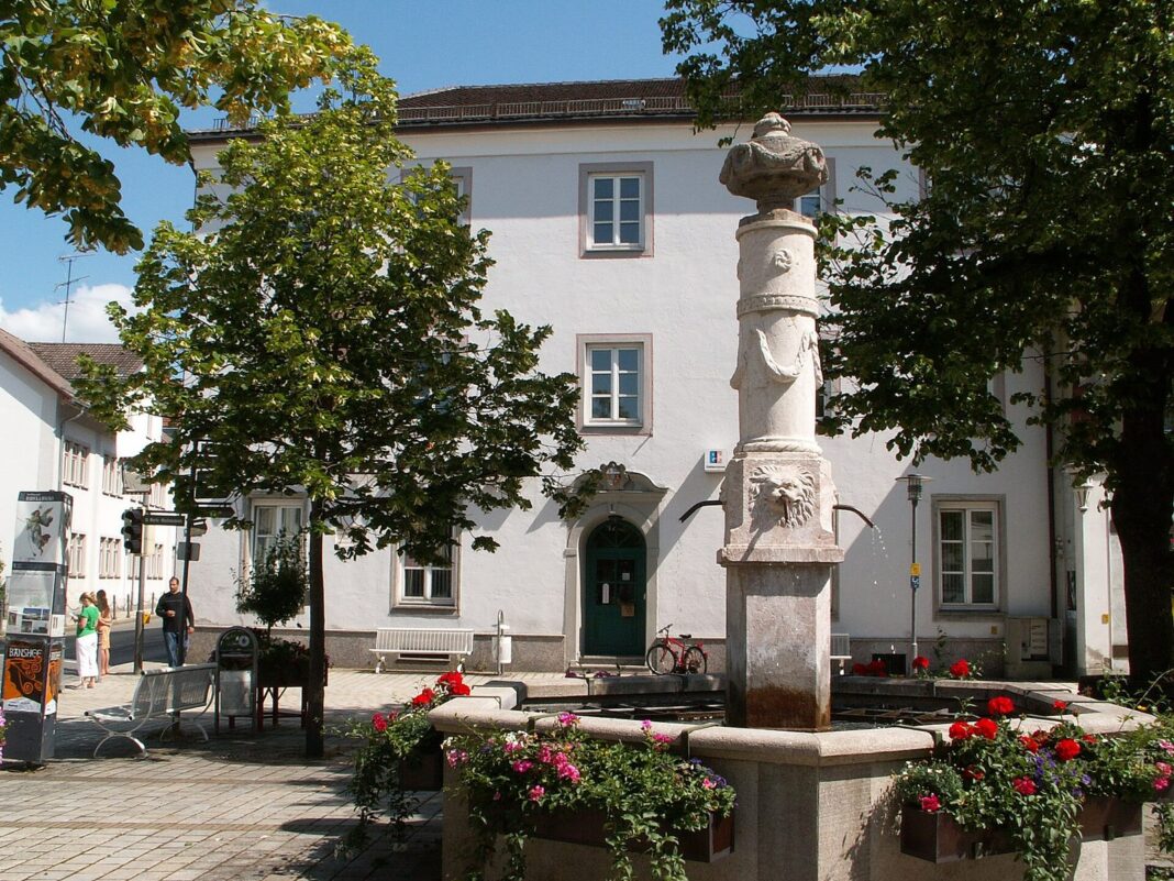 Marktoberdorf: Zweiter Ostallgäuer Kommunaldialog mit 135 Anmeldungen MOD - Amtshaus ehem, Marktbrunnen