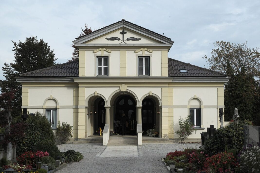 Marktoberdorf St. Martin Leichenhalle