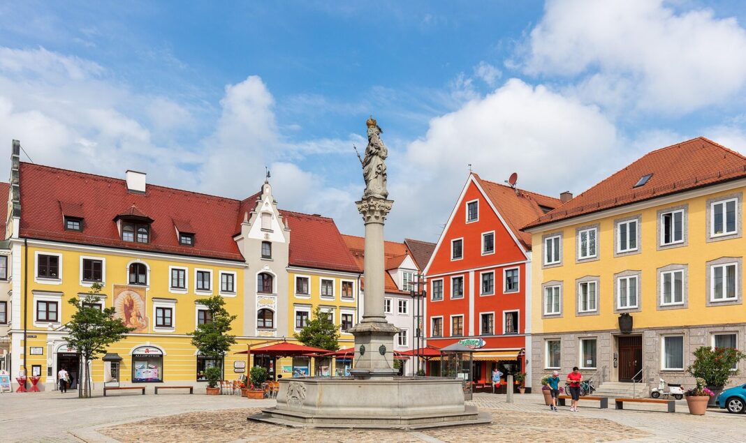 Mindelheimer Rolf Simnacher hört als Kreisausbilder der Feuerwehren auf Marienplatz, Mindelheim, Alemania