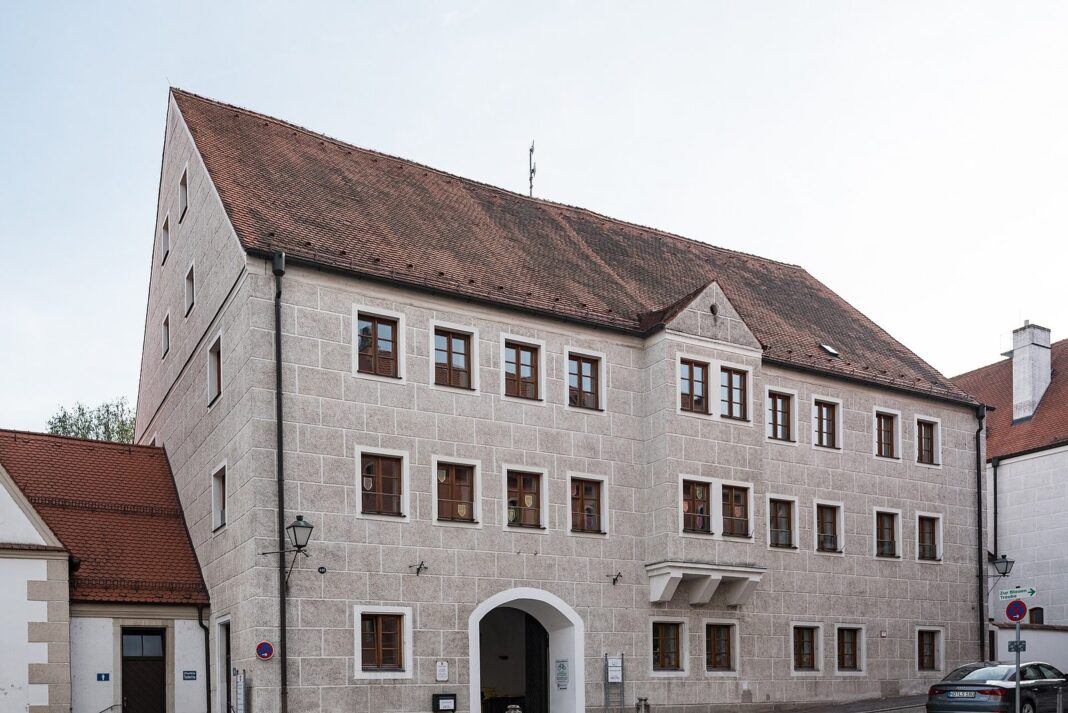 Neuburg an der Donau: Digitaler Assistent „NeuBot“ beantwortet Fragen rund um die Uhr Landschaftsstraße A117 Neuburg an der Donau