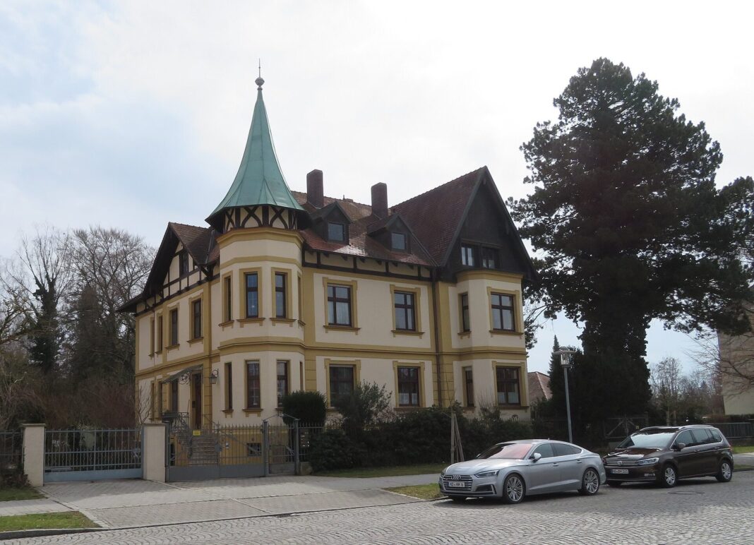 Neuburg: Reparaturcafé im Bürgerhaus Schwalbanger öffnet am Dienstag AaIMG 0918 Neuburg Villa