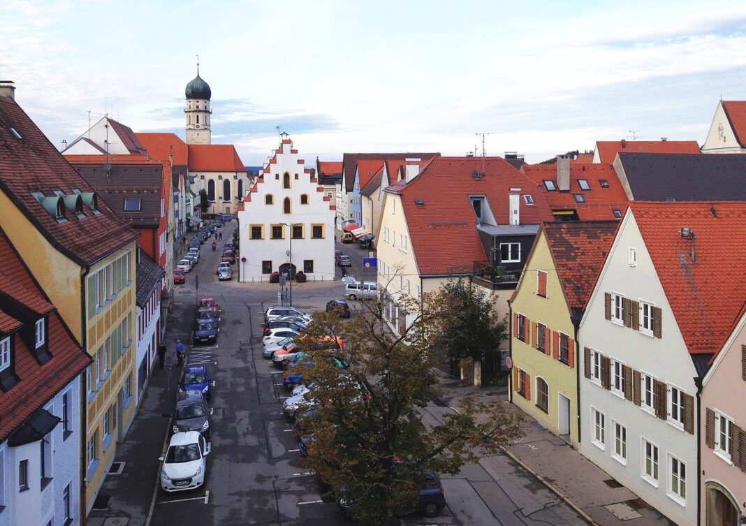 Schongau Blick aus Polizeidienerturm über Lindenplatz