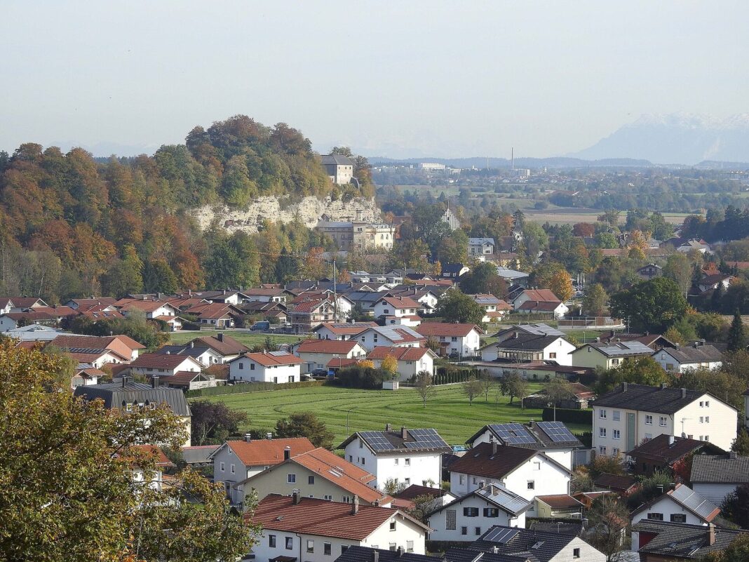 Altenmarkt a d Alz, TS - Baumburg - Grassach, Stein a d Trau, Schloss Stein, Traunreut v NW