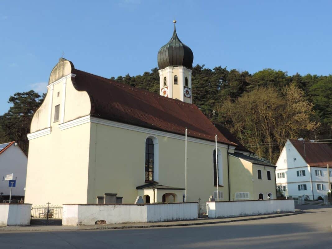 Ratschen über Photovoltaik in Rehling Kirche St. Lorenz (Oberbaar) (Baar)