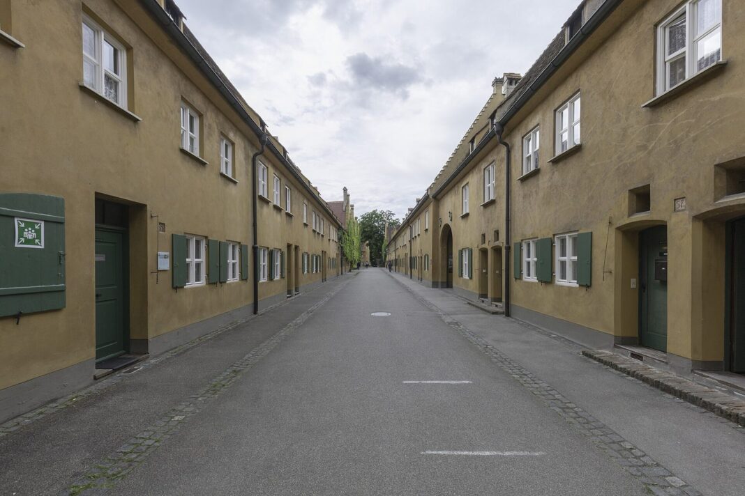 Immer mehr Jugendliche ohne Abschluss Warnsignal für Bildungsqualität Fuggerei, Augsburgo, Alemania
