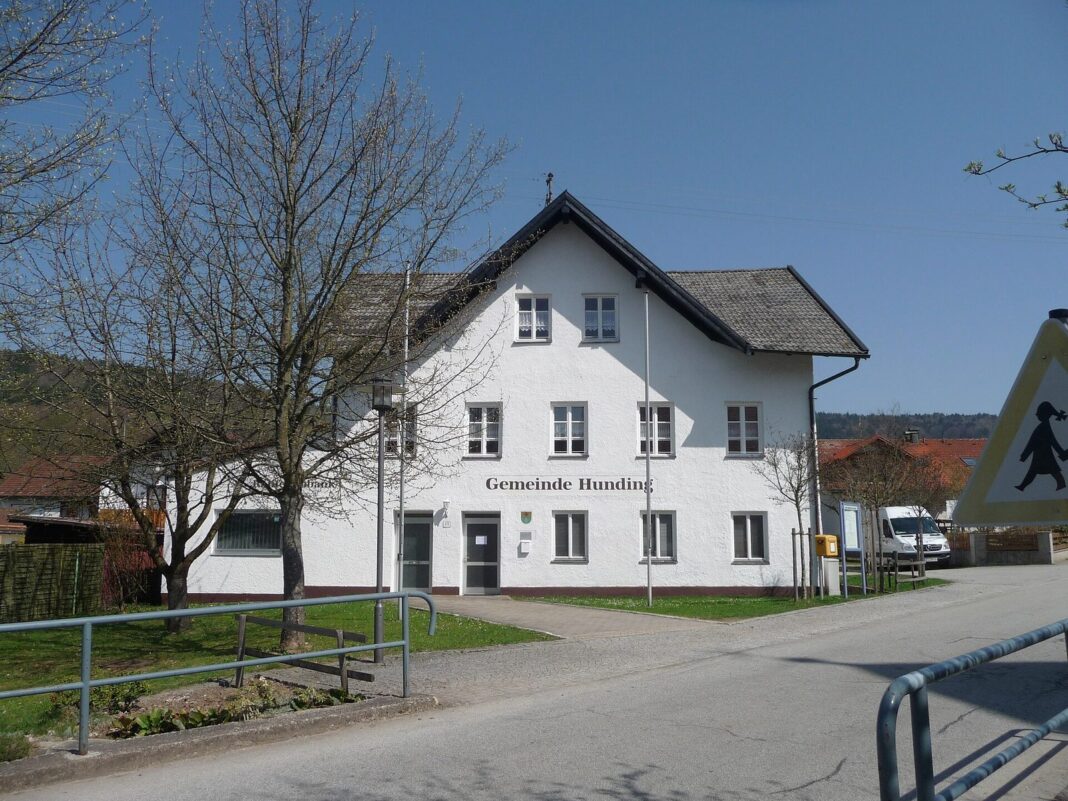 Landkreis Deggendorf gibt neue Brücke bei Rohrmünzmühle für den Verkehr frei Rathaus Hunding (Hunding)