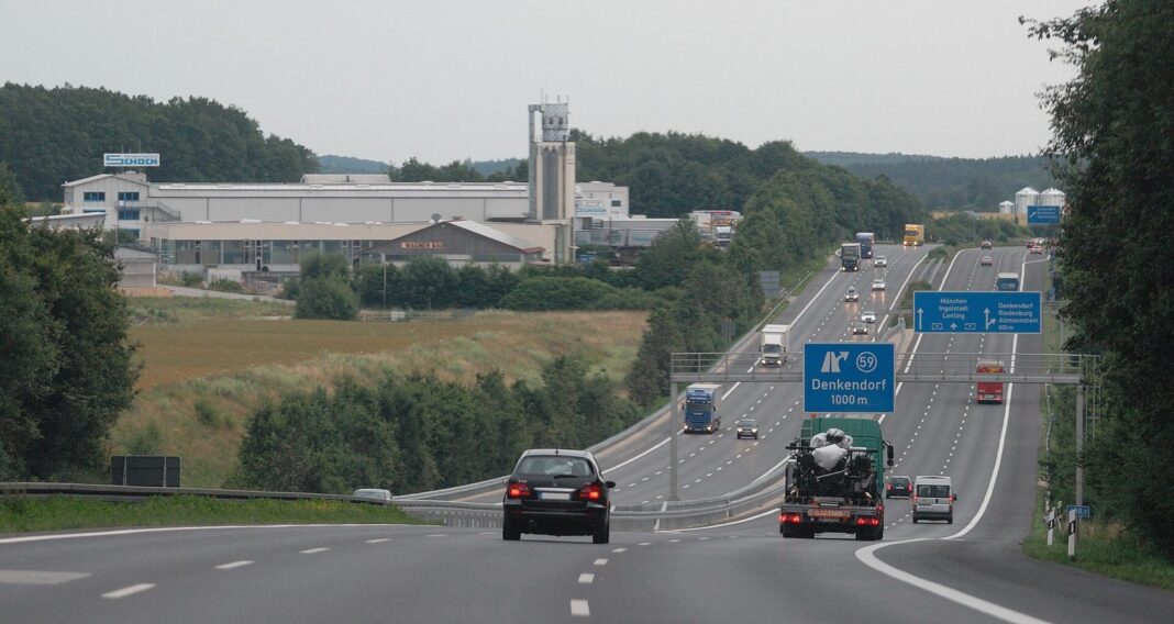 Pförring und Wackerstein: Vier Ackerflächen zur Pacht, Frist 27. November A 9 AS Denkendorf (Denkendorf)