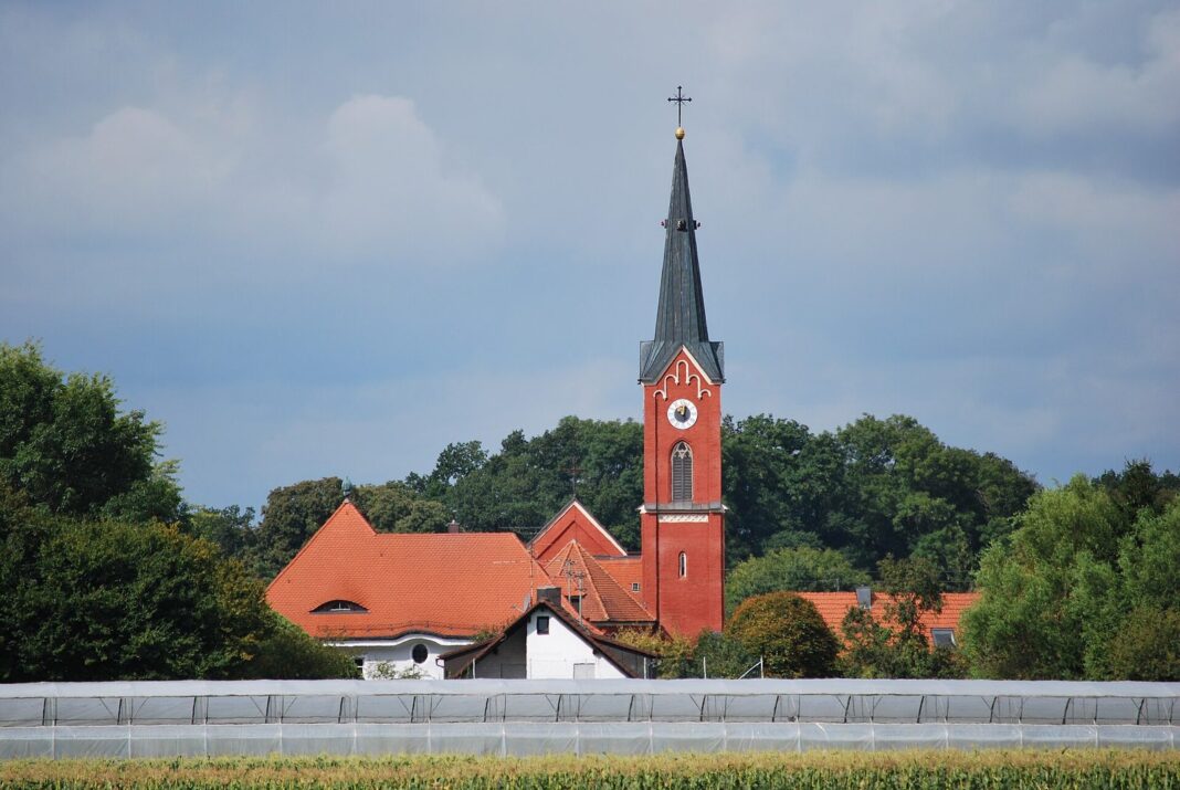 Balzhausen: Bau des Radwegs nach Haselbach beginnt Echlishausen Kirche (Bibertal)