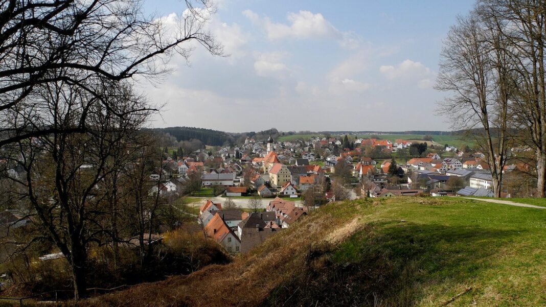 Biberbach: Leitlinien zum Bauturbo gelten ab 1. Januar 2027 Welden - Sicht von der Theklakirche (Welden)