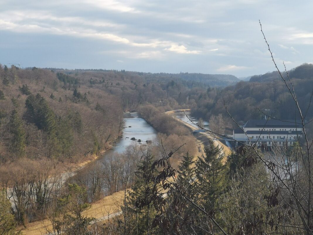 Blick in das Isartal Richtung Süden bei Burg Schwaneck (Pullach im Isartal)