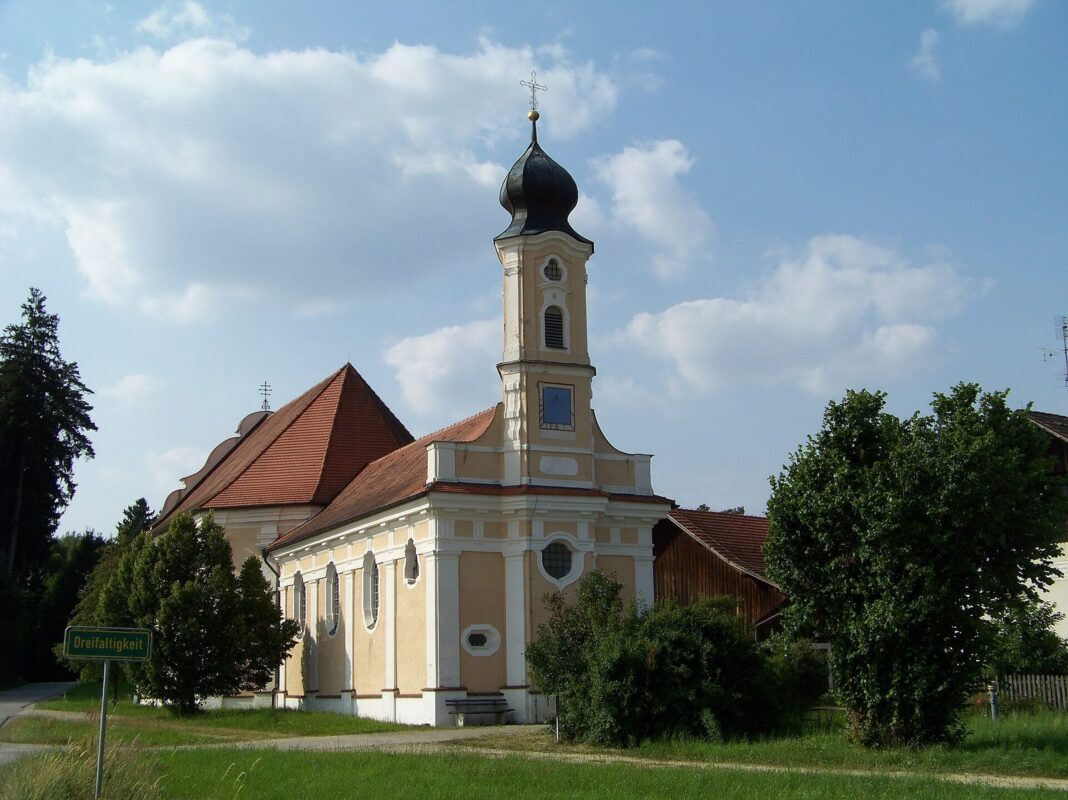 Aham-Dreifaltigkeit-1-Kirche (Aham)