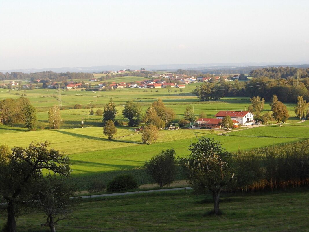 Amerang: Laub im Garten nutzen, Fallobst richtig entsorgen Vom Mayrhof, Blickri. Untermeierhof u. Kalteneck, 2021, 6. Sept. (Albaching)