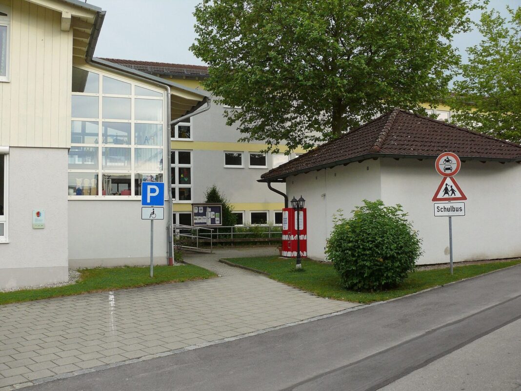 Bücherschrank Seefeld - - 789b (Seefeld)