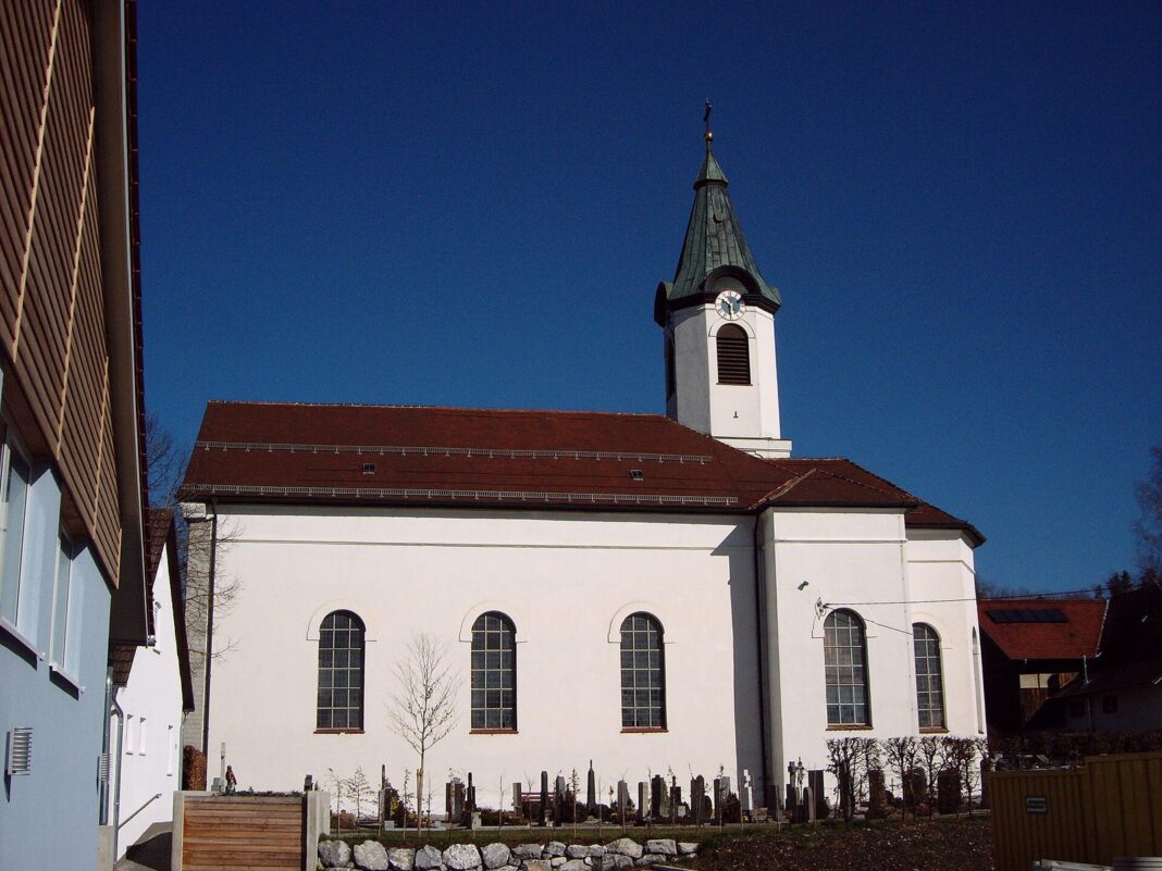 Erstkommunion 2027 in Bayern: Termine, Anmeldung und Schulbefreiung Schwabsoien WM Kirche St Stephan (Schwabsoien)