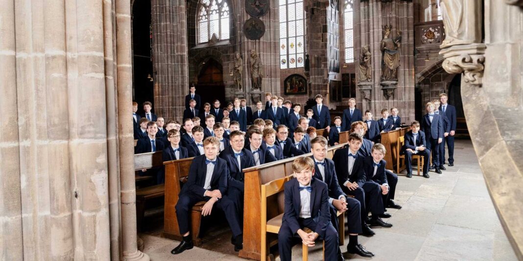 Windsbacher Knabenchor: „jung & laut“ Mit einem Festkonzert in der Nürnberger Lorenzkirche und einem anschließenden Staatsempfang startet der Windsbacher Knabenchor am 17. Oktober in die Feierlichkeiten zu seinem 80-jährigen Bestehen.